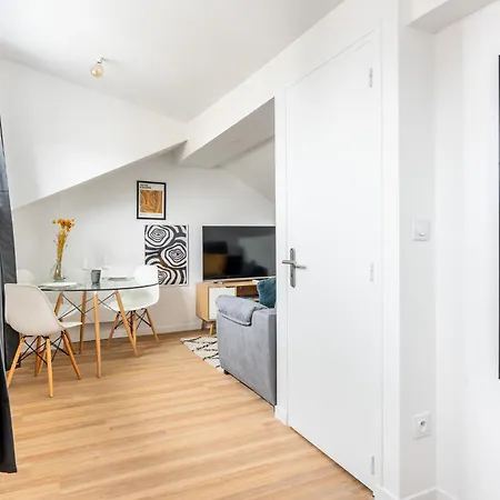 Studio For 2 With View - Close To Huge Park *