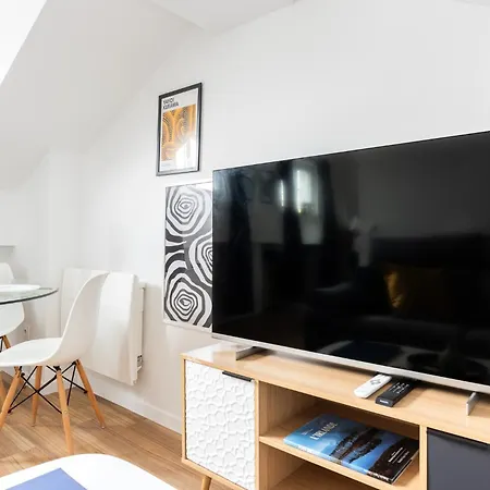 Studio For 2 With View - Close To Huge Park